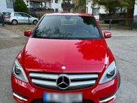 Gebraucht Mercedes B200 156 PS (114 kW) 2013 Rot Van / Kleinbus