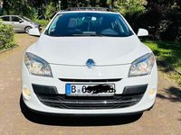 Gebraucht Renault Mégane Luxe 131 PS (96 kW) 2010 Weiß Limousine
