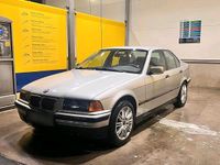 Gebraucht BMW 318 116 PS (85 kW) 1998 Silber Limousine