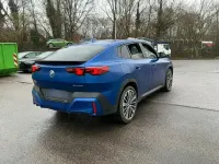 Gebraucht BMW iX2 150 kW (204 PS) 2024 Blau SUV