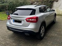 Gebraucht Mercedes GLA180 122 PS (89 kW) 2020 Silber SUV