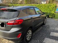 Gebraucht Ford Fiesta Cool & Connect 101 PS (74 kW) 2023 Grau Limousine