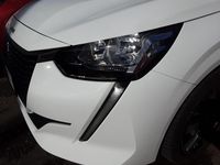 Gebraucht Peugeot 208 Active 101 PS (74 kW) 2023 Weiß Kleinwagen