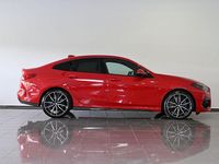 Gebraucht BMW 218 Shadowline 136 PS (100 kW) 2024 Melbourne rot metallic Limousine