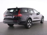 Gebraucht Volvo V60 CC Plus 197 PS (144 kW) 2024 Schwarz onyx black / metallic Kombi