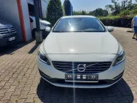 Gebraucht Volvo V60 Momentum 215 PS (158 kW) 2016 Weiß Kombi