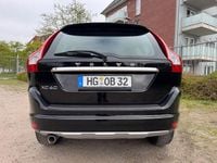 Używany Volvo XC60 Kinetic 150 KM (110 kW) 2016 Czarny SUV
