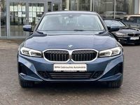 Gebraucht BMW 318 156 PS (114 kW) 2024 Arctic race blue metallic (metallic) Limousine