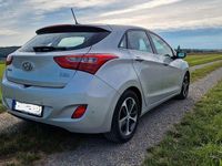 Gebraucht Hyundai i30 Trend 110 PS (80 kW) 2015 Silber Limousine