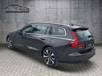 Gebraucht Volvo V60 Core 197 PS (144 kW) 2023 Platinum grey Kombi