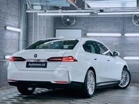 Gebraucht BMW 550e Sport Line 313 PS (230 kW) 2024 Weiß Limousine