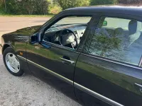 Gebraucht Mercedes C180 122 PS (89 kW) 1994 Schwarz Limousine