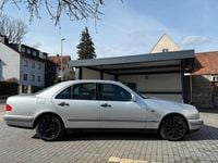 Gebraucht Mercedes E240 170 PS (125 kW) 1998 Silber Limousine