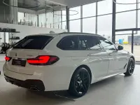 Gebraucht BMW 530e M Sport 184 PS (135 kW) 2023 Alpinweiss iii Kombi