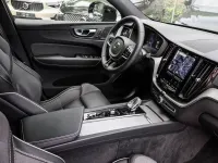 Gebraucht Volvo XC60 Plus 197 PS (144 kW) 2022 Andere farbe SUV