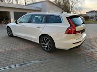 Gebraucht Volvo V60 Momentum 190 PS (139 kW) 2020 Weiß Kombi