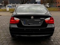 Gebraucht BMW 318 143 PS (105 kW) 2007 Schwarz Limousine