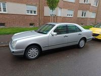 Gebraucht Mercedes E230 Elegance 150 PS (110 kW) 1997 Silber Limousine