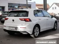 Gebraucht VW Golf VIII Life 150 PS (110 kW) 2024 Pure white (weiß) Limousine