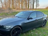 Gebraucht BMW 320 150 PS (110 kW) 2007 Grau Limousine