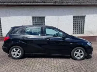 Gebraucht Mercedes B180 109 PS (80 kW) 2012 Schwarz Kleinwagen