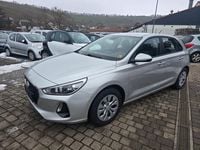 Gebraucht Hyundai i30 Select 101 PS (74 kW) 2017 Silber Limousine