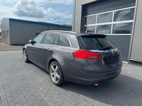 Usado Opel Insignia 160 HP (117 kW) 2012 Cinzento Carrinha