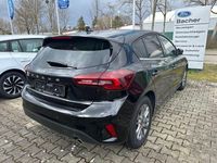 Neu Ford Focus Titanium 155 PS (114 kW) 2026 Obsidianschwarz metallic Limousine