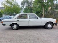 Gebraucht Mercedes 230 136 PS (100 kW) 1982 Weiß