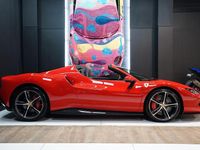 Gebraucht Ferrari 296 663 PS (487 kW) 2023 Rot Cabrio