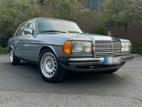 Gebraucht Mercedes E230 136 PS (100 kW) 1984 Blau Limousine