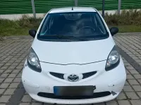 Gebraucht Toyota Aygo 68 PS (50 kW) 2009 Weiß Kleinwagen