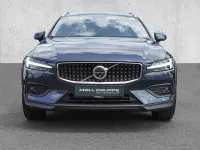 Gebraucht Volvo V60 CC Ultimate 197 PS (144 kW) 2024 Denim blue / metallic Kombi