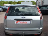 Gebraucht Ford Focus Trend 101 PS (74 kW) 2005 Silber Limousine