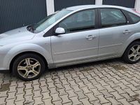Gebraucht Ford Focus Ghia 116 PS (85 kW) 2006 Silber Limousine
