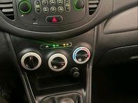 Gebraucht Hyundai i10 67 PS (49 kW) 2009 Rot Kleinwagen