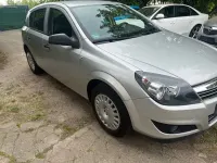 Używany Opel Astra Basis 90 KM (66 kW) 2009 Srebrny Sedan/Limuzyna