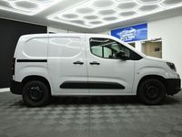Gebraucht Opel Combo 131 PS (96 kW) 2023 Weiß Van / Kleinbus