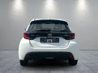 Gebraucht Toyota Yaris Basis 116 PS (85 kW) 2022 Schneeweiß Kleinwagen