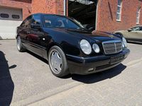 Gebraucht Mercedes E220 125 PS (91 kW) 1999 Schwarz Limousine