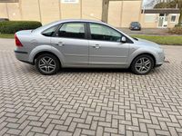 Gebraucht Ford Focus Ghia 101 PS (74 kW) 2005 Silber Limousine