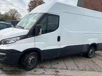 Second-hand Iveco Daily 136 CP (100 kW) 2017 Alb Monovolum