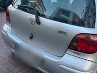 Gebraucht Toyota Yaris 80 PS (58 kW) 2004 Silber Kleinwagen