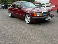 Gebraucht Mercedes 190 132 PS (97 kW) 1990 Rot Limousine