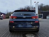 Gebraucht Hyundai i30 140 PS (102 kW) 2017 Blau Limousine