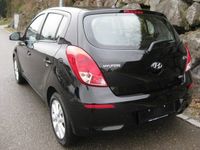 Gebraucht Hyundai i20 Style 75 PS (55 kW) 2014 Schwarz metallic Kleinwagen