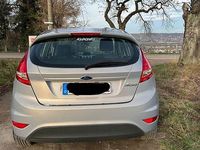 Gebraucht Ford Fiesta Trend 60 PS (44 kW) 2012 Silber Limousine