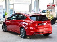 Gebraucht Ford Focus ST-Line 125 PS (91 kW) 2017 Rot Limousine