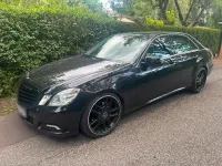 Gebraucht Mercedes E250 2009 Schwarz Limousine