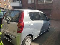 Gebraucht Daihatsu Cuore 69 PS (50 kW) 2009 Silber Kleinwagen